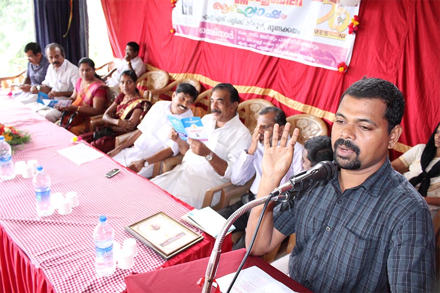 Addressing public on ornithology.